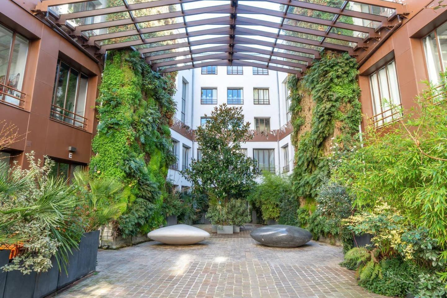 Guestready - Artist Loft With A Vertical Garden Париж Екстер'єр фото